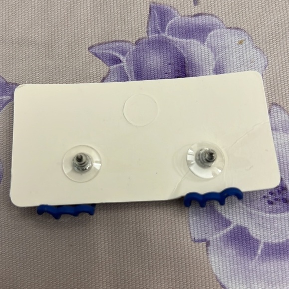 ⭐️PIN Clip Four Claws Stud Pierced Earrings⭐️ - Picture 4 of 4